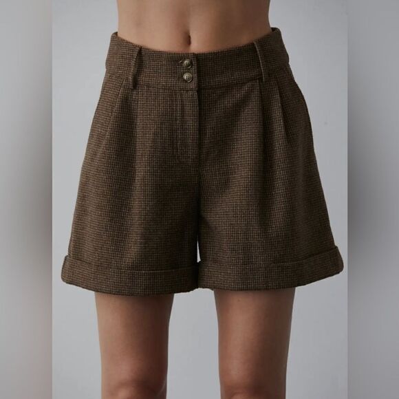 058. ELLIE MINI HOUNDSTOOTH SHORTS - Picture 1 of 8